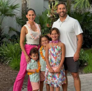 Jason is a father to five children. His children are named Jagger, Carson, Angelina, John-Michael, and Jason.
